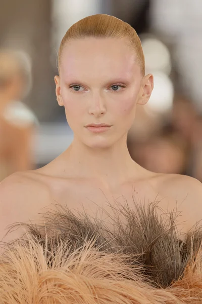 Look 19